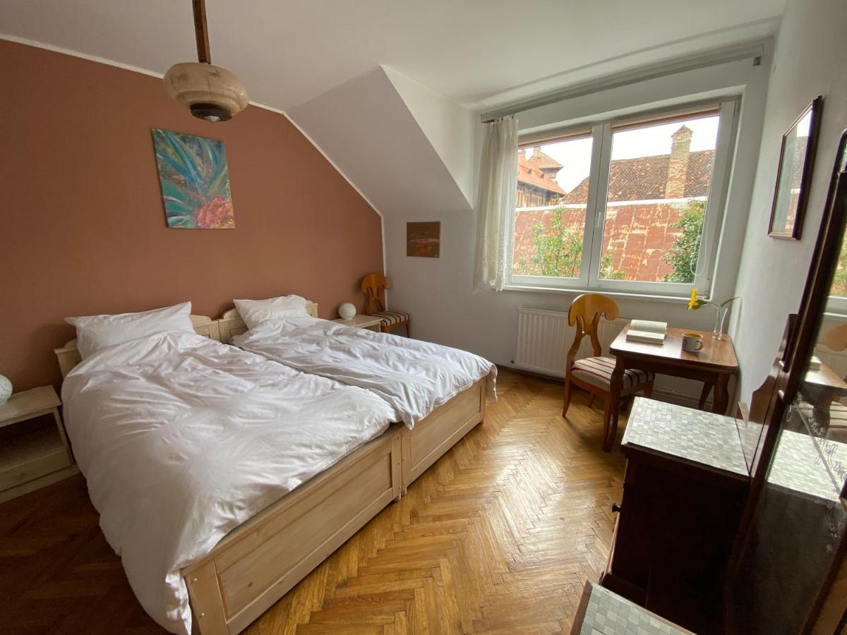 Rose'S Oldtown Apartment Brasov Exterior photo